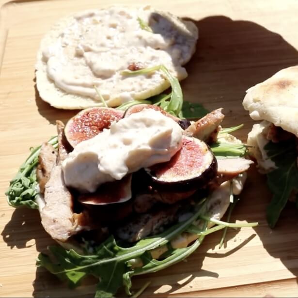 Kachelfleisch Sandwich mit Gorgonzolacreme und selbstgemachtem Sandwich Brot vom Major Grill